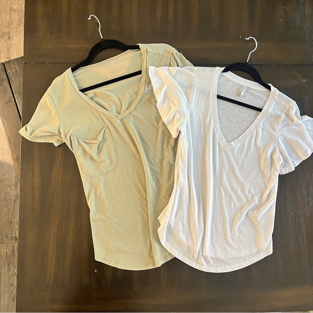 Z SUPPLY V-neck T-shirt bundle, size Small